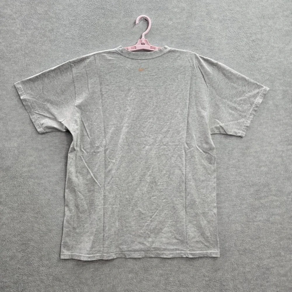VINTAGE Nike Men Shirt L Gray Football Swoosh Logo Graphic Print Short Sleeve‎